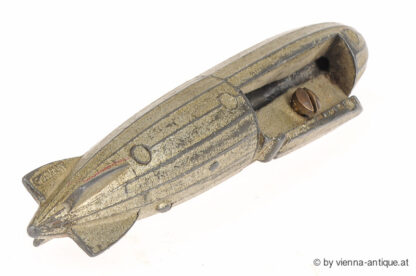 ANTIKER BLEISTIFTSPITZER IN FORM EINES ZEPPELINS – Bild 4