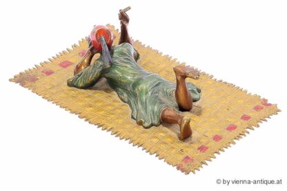 VIENNA BRONZE SIG. BERGMANN LIEGENDER ARABER MIT ZIGARRE – Bild 4