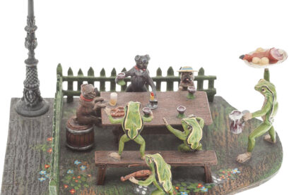 Bronzefigur Froschszene in Grinzing beim Heurigen – Bild 6