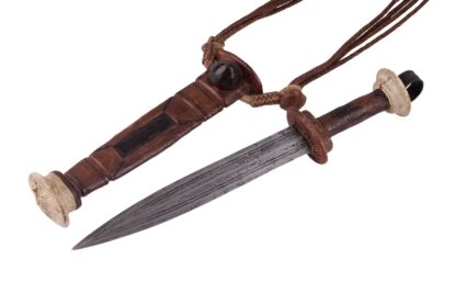Afrikanischer Dolch mit Lederscheide und Riemen – Bild 3
