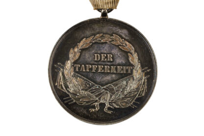 Grosse silberne Tapferkeitsmedaille Kaiser Franz Joseph I – Bild 4