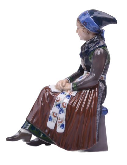 Royal Copenhagen Porzellan Figur Frau in Nationaltracht Dahl Jensen – Bild 3