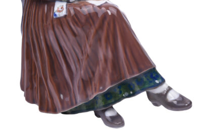 Royal Copenhagen Porzellan Figur Frau in Nationaltracht Dahl Jensen – Bild 7