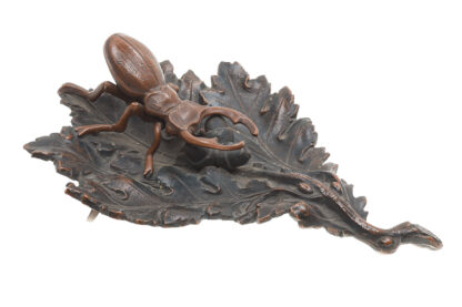 Bronzefigur Hirschkäfer auf Eichenblatt – Bild 2
