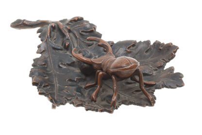 Bronzefigur Hirschkäfer auf Eichenblatt – Bild 3