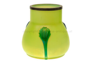 Jugendstil Art Deco Glasvase grün mit Montierung