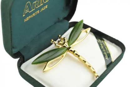 Brosche Ariki Jade Libelle – Bild 3