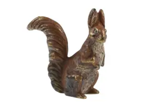 Bergmann Bronzefigur Eichhörnchen