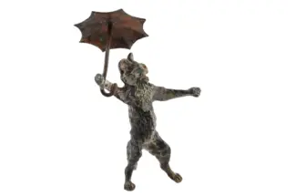 Bergmann Bronzefigur Katze mit Regenschirm