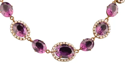 Biedermeier Halskette mit violetten Verneuil Steinen und Perlen – Bild 6