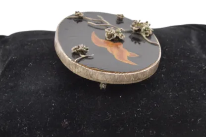 Asiatische Vintage 'Lacquerware' Brosche aus Holz in Silber gefasst – Bild 5