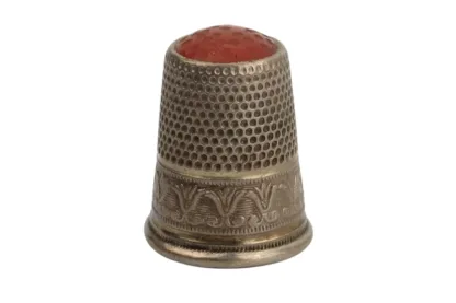 Silberner Fingerhut mit Wappenschild und roter Glaskuppe Sammlerstück, Fingerhut, thimble, silver, silber, Vintage-222