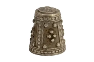 Silberner Fingerhut mit gepunktetem Muster, Sammlerstück, Fingerhut, thimble, silver, silber, Vintage