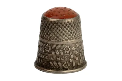 Silberner Fingerhut 'Pensez à Moi' mit orangenem Glasaufsatz Sammlerstück, Fingerhut, thimble, silver, silber, Vintage-257