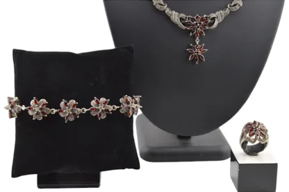 Trachtige silber Parure mit roten Schmucksteinen und Markasiten – Bild 3