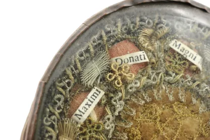 Ovale Reliquie mit Klosterarbeit und Wachsmedaillon – Bild 2