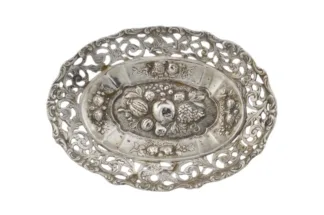 Silber Schälchen mit kunstvoller Obst Prägung