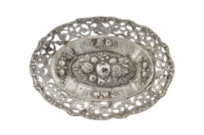 Silber Schälchen mit kunstvoller Obst Prägung