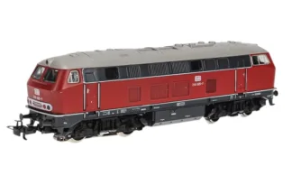 Hier sehen Sie die Lokomotive von Märklin in neuwertigem Zustand und Originalverpackung. Sie ist in der Ausführung Dreileiter Wechselstrom. Märklin H0 3075 ELok DB 216 025-7