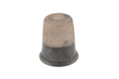 Silberstamperl in Form eines Fingerhuts von Franz Scheuerle