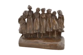 Sieben Mädchen in einer Reihe Bronze von Rudolf Marschall um 1900