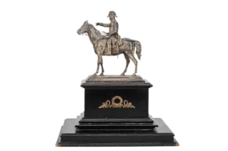 Versilberte Statuette Feldmarschall Radetzky auf Holzsockel