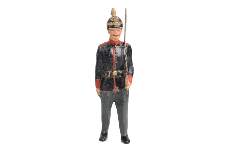 Firma Pfeiffer Figur deutscher Soldat mit Pickelhaube 1 Firma Pfeiffer Figur deutscher Soldat mit Pickelhaube