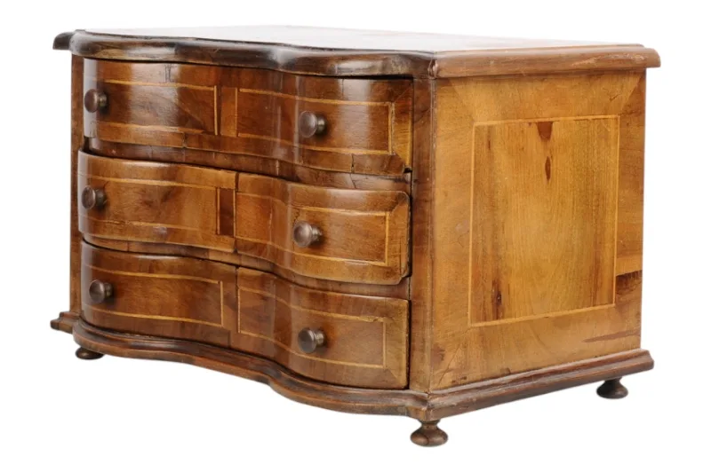 Barock Miniaturkommode mit geschwungener Front 3 Barock Miniaturkommode mit geschwungener Front – Bild 3