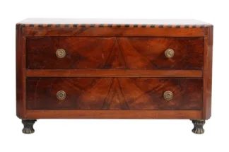 Biedermeier Miniaturkommode mit intarsierten Dekorkanten