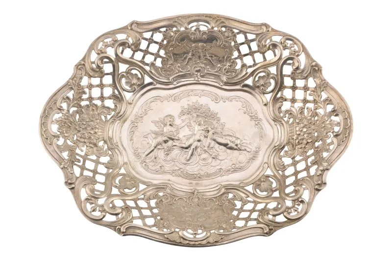 Deutsche florale Silberschale mit Szene spielender Engel 1 Deutsche florale Silberschale mit Szene spielender Engel