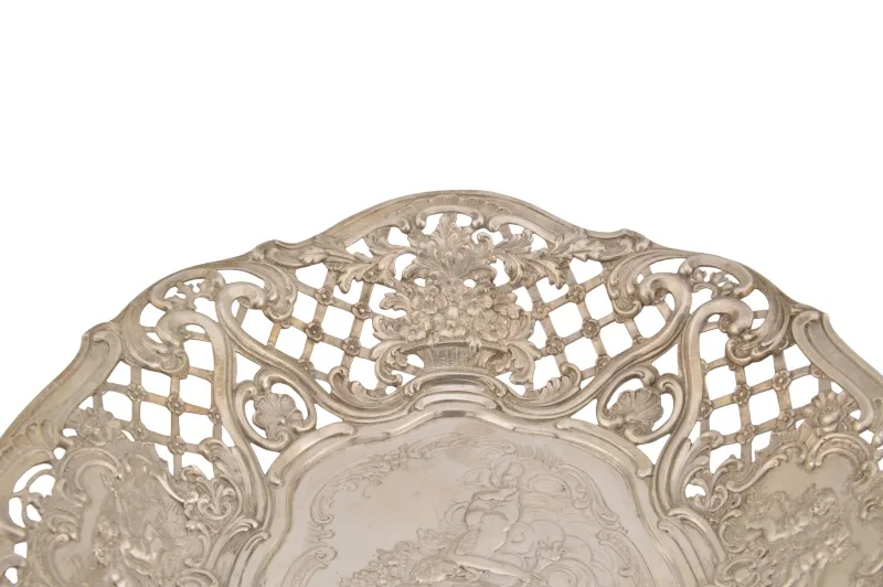 Deutsche florale Silberschale mit Szene spielender Engel 4 Deutsche florale Silberschale mit Szene spielender Engel – Bild 4