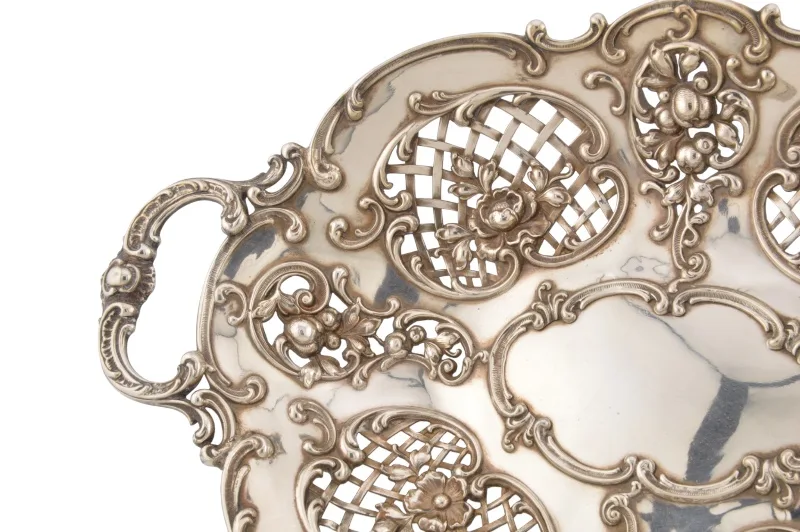 Durchbrochene florale Silberschale mit Rocaillen Dekor 3 Durchbrochene florale Silberschale mit Rocaillen Dekor – Bild 3