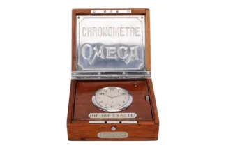 Omega Chronomètre Heure Exacte Tischuhr Auslagenstück