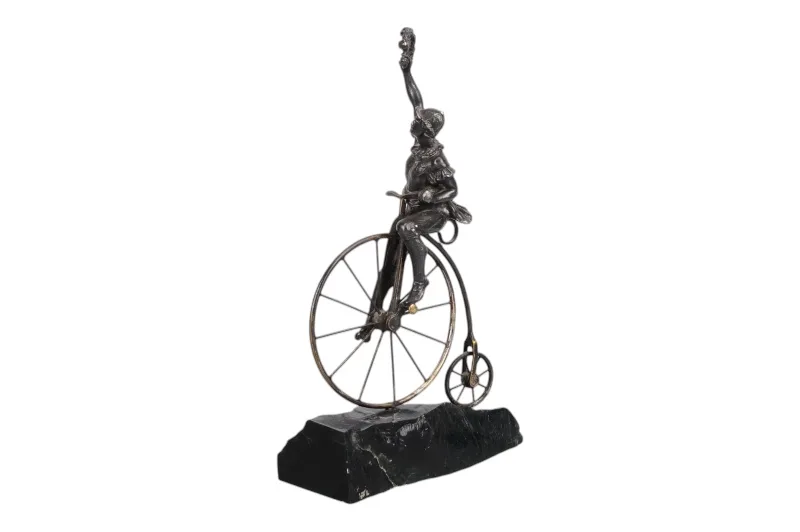 Vintage Figur Hochradfahrer in Siegeshaltung auf Steinsockel 6 Vintage Figur Hochradfahrer in Siegeshaltung auf Steinsockel – Bild 6