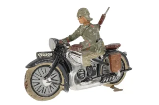Lineol Soldat am Motorrad Kradmelder