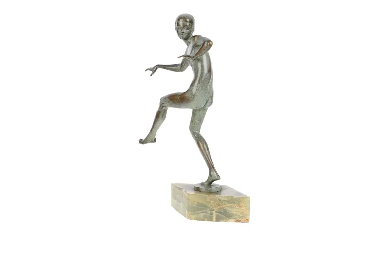 Tanzender Frauenakt in Bronze auf grünem Steinsockel Johann Elischer 10 Tanzender Frauenakt in Bronze auf grünem Steinsockel Johann Elischer – Bild 10