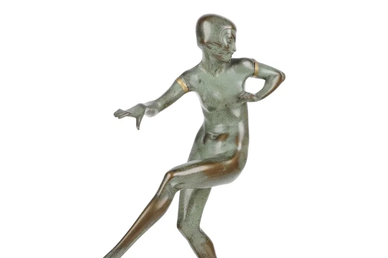 Tanzender Frauenakt in Bronze auf grünem Steinsockel Johann Elischer 3 Tanzender Frauenakt in Bronze auf grünem Steinsockel Johann Elischer – Bild 3