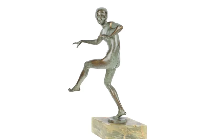 Tanzender Frauenakt in Bronze auf grünem Steinsockel Johann Elischer 4 Tanzender Frauenakt in Bronze auf grünem Steinsockel Johann Elischer – Bild 4