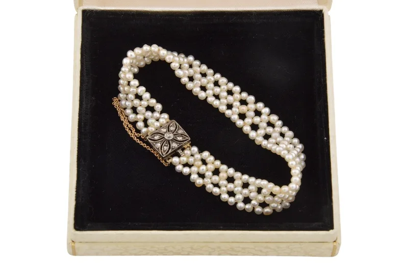 Süsswasserperlen Armband mit 14K Goldschliesse und Brillanten 3 Süsswasserperlen Armband mit 14K Goldschliesse und Brillanten – Bild 3