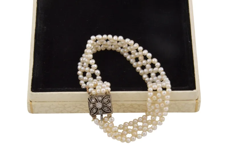 Süsswasserperlen Armband mit 14K Goldschliesse und Brillanten 5 Süsswasserperlen Armband mit 14K Goldschliesse und Brillanten – Bild 5