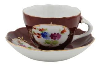 Porzellantasse mit Untertasse in Rotbraun von Aquincum Budapest