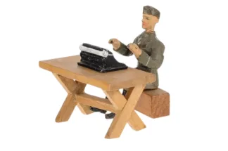 Elastolin Soldat mit Schreibmaschine Stenotypist