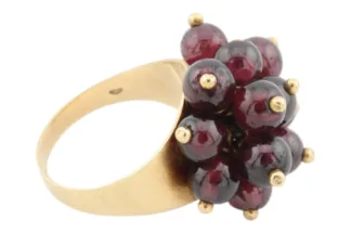 14 Karat Goldring mit Granat Cabochon Bommel
