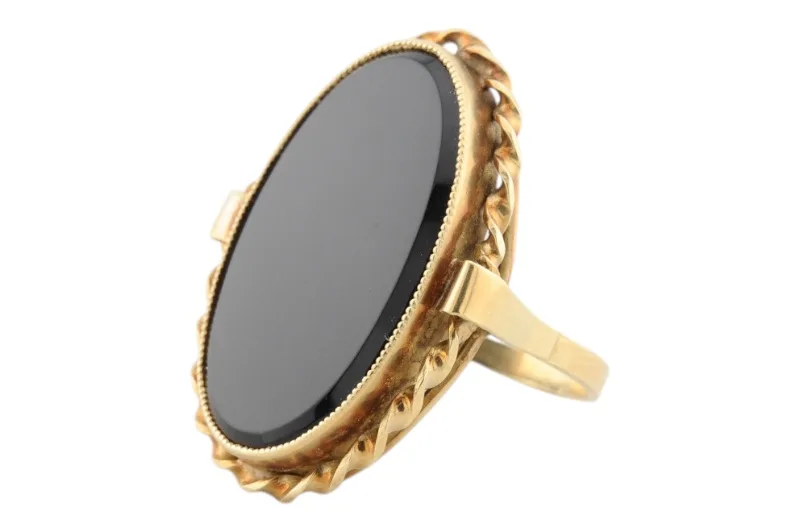 14 Karat Goldring mit schwarzem Stein 1 14 Karat Goldring mit schwarzem Stein