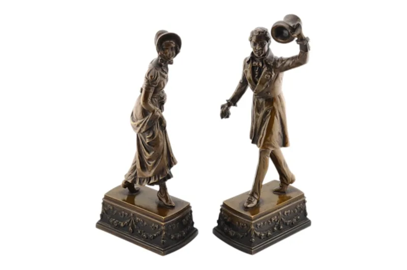 Antike Bronzefiguren Pärchen des 19. Jahrhunderts 1 Antike Bronzefiguren Pärchen des 19. Jahrhunderts