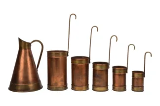 Kupfer Set aus fünf Messbechern und Kanne von Jean Paul Thevenot