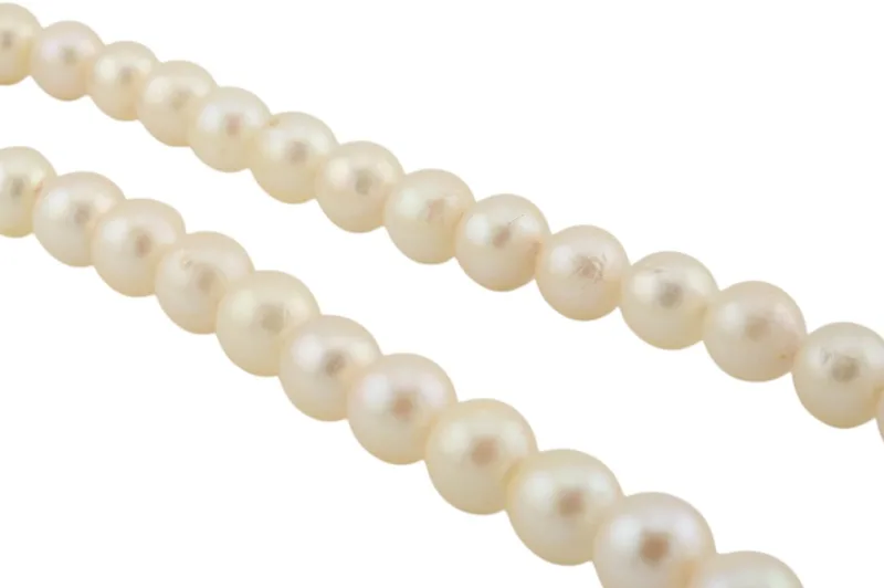 Elegante Perlenkette mit 18 Karat Weißgoldschließe in Blütenform 10 Elegante Perlenkette mit 18 Karat Weißgoldschließe in Blütenform – Bild 10